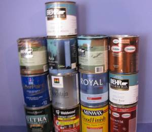 lot 16 image: (13) quart sized can Assortment of ...