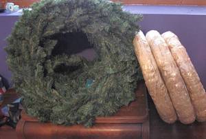 lot 36 image: (5) Pine and (3) Straw crafting wre...