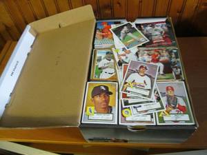 lot 461 image: Shoebox full of trading cards (see ...