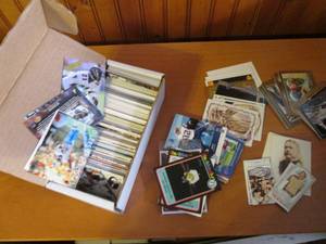 lot 465 image: Small sleeve of collectable trading...