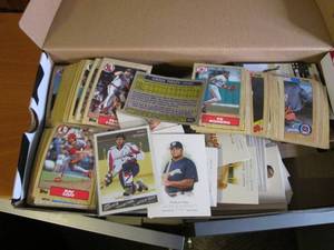 lot 466 image: Shoebox full of trading cards (see ...