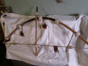 lot 474 image: Decorative bow and arrow...