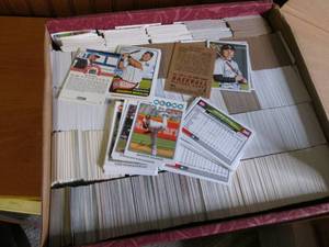 lot 482 image: Box full of trading cards (see pict...