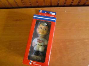 lot 500 image: Classically styled Minnesota twins ...