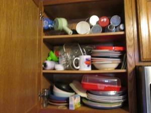 lot 390 image: Misc dishes. This lot is for all it...