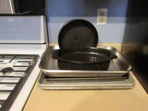 lot 396 image: Lot of bakeware. Lot includes 4 coo...