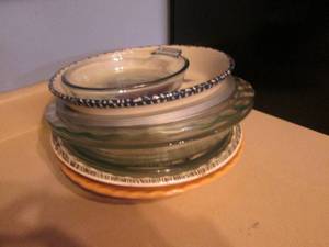 lot 397 image: Lot of pie platespans. Glass and a...
