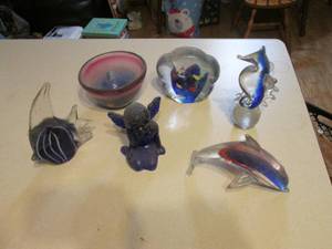 lot 412 image: 6 piece lot of heavy glass decor it...