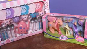 lot 71 image: Perfect new in package Christmas gi...