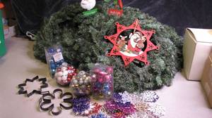 lot 80 image: 5 12in Wreaths