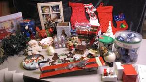 lot 84 image: Tote Filled with Christmas Decor