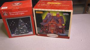 lot 97 image: Christmas Decor