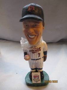 lot 845 image: 1987 Greg Gagne bobble head in box...