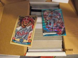 lot 879 image: Small sleeve of various baseball ca...