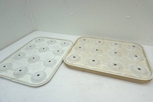 lot 50 image: trays to hold glasses