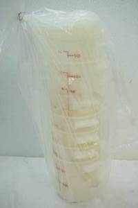lot 79 image: 1quart cambro,lids