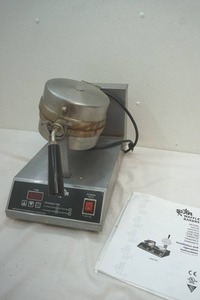 lot 131 image: Star waffle baker