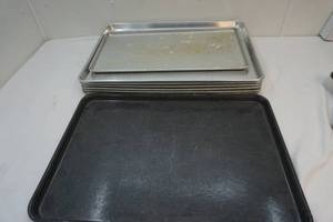 lot 148 image: baking trays