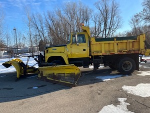 1991 Ford L8000 Single Axle Dump Truck  Plow Truck
