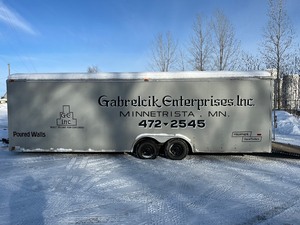2000 Hallmark 26ft Tandem Axle Enclosed Trailer With Frost Blankets