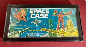 lot 58 image: HUGE Lot of (16) 1977 GMFGI Star Wars Action Figures - WOW