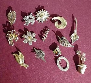 lot 63 image: Vintage Metal PinBrooch Lot