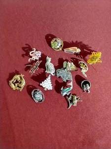 lot 64 image: Vintage PinBrooch Lot