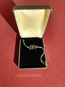 lot 85 image: Vintage 10K McDonalds Bracelet