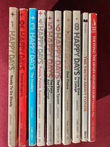lot 90 image: Vintage Happy Days Paperback Lot - Complete 1-8  Extras