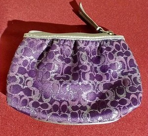 lot 95 image: Small Coach Coin Purse