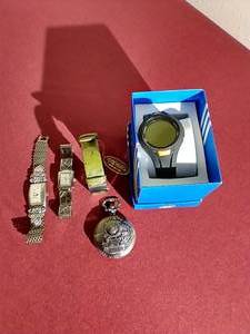 lot 105 image: Variety Watch Lot