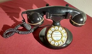 lot 125 image: Retro Phone