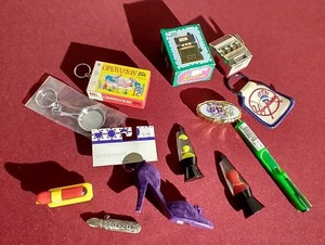 lot 134 image: Miscellaneous Small Collectibles Lot