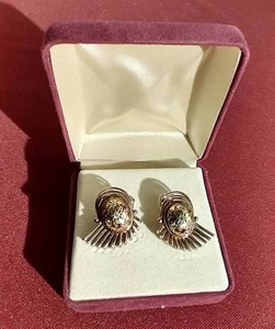 lot 141 image: Vintage Clip-On Earrings - Marked 14K