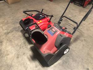 lot 2 image: Lot of Salvage Snowblowers for Parts review pictures customer returns
