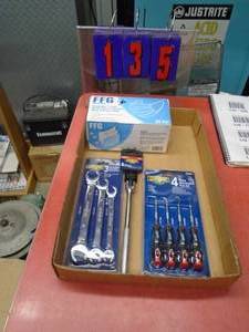 lot 135 image: Flat of tools. As shown.