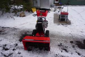 lot 7 image: Snapper Model 9528L Snow Blower