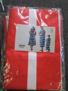 4 american flag  hooded towels...