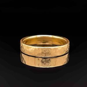 Unisex Hand Hammered Finish Flat Tapered Edge Band Ring in 18k Yellow Gold $1799 Retail