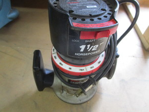 lot 18 image: Craftsman Router