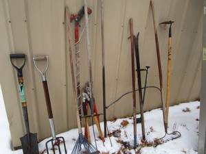 lot 64 image: Yard & Garden Tools