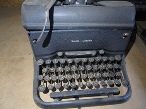 lot 71 image: Vintage Typewriter