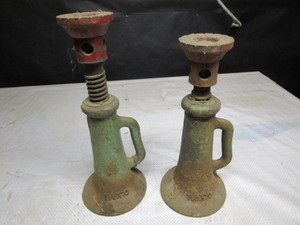 lot 75 image: Antique House Jacks