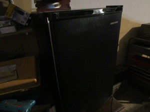 lot 123 image: B&D Mini Refrigerator