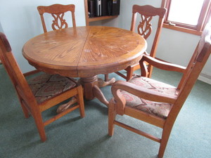 Pedestal Dine Table, 4 Chairs
