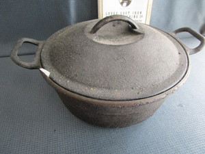 Cast Lodge Dutch Oven