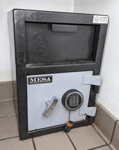 lot 17 image: Mesa Safe Company Depository Safe