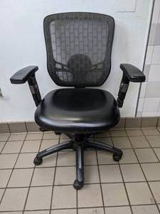 lot 71 image: Corvair Mesh Back Luxura Faux Leather Computer Chair, Black