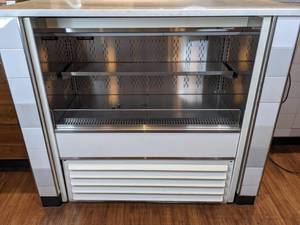lot 12 image: Commercial Oasis Merchandise Display Cooler