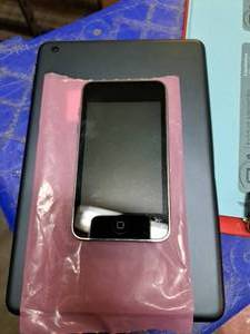 lot 1635 image: Apple A1788 iPod Touch 8GB 4th Generation (for parts only)